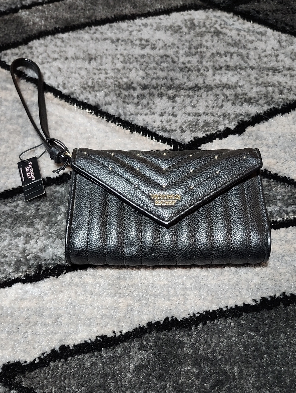 VICTORIA SECRET BLACK V-QUILTED METALLIC STUDDED WALLET WRISTLET